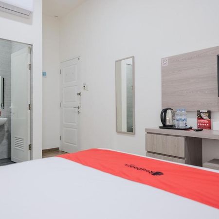 Reddoorz Plus @ Jalan Juanda Medan Kültér fotó