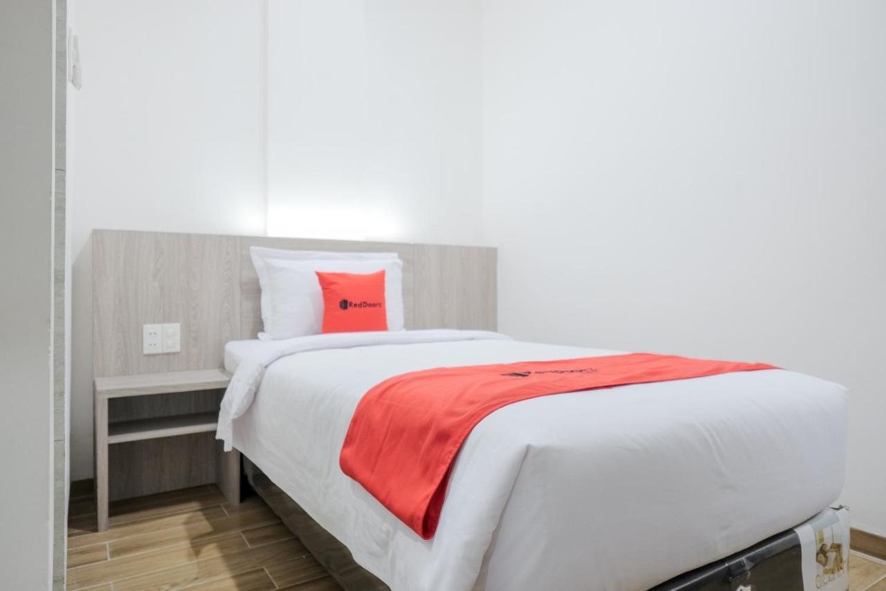 Reddoorz Plus @ Jalan Juanda Medan Kültér fotó
