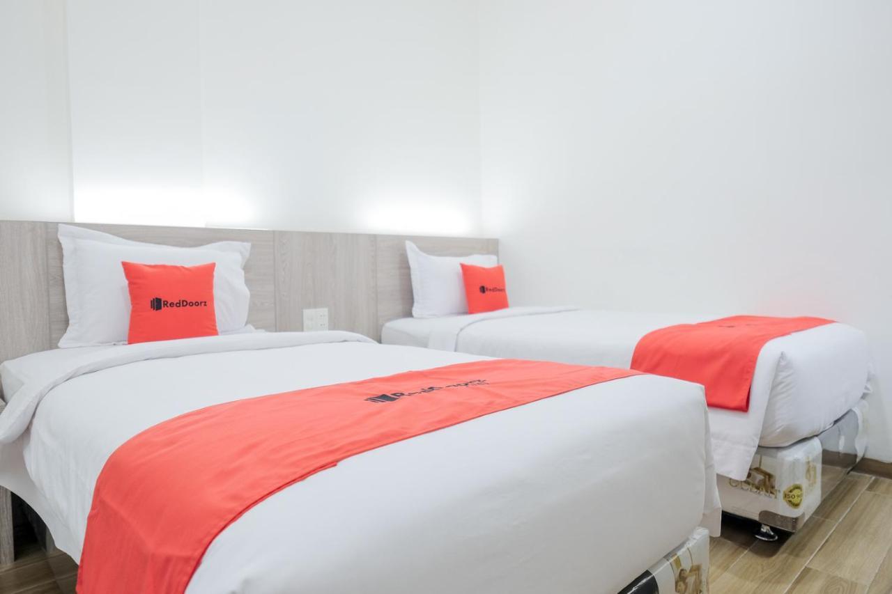 Reddoorz Plus @ Jalan Juanda Medan Kültér fotó