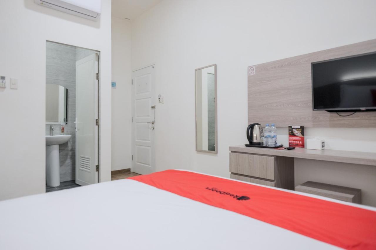 Reddoorz Plus @ Jalan Juanda Medan Kültér fotó