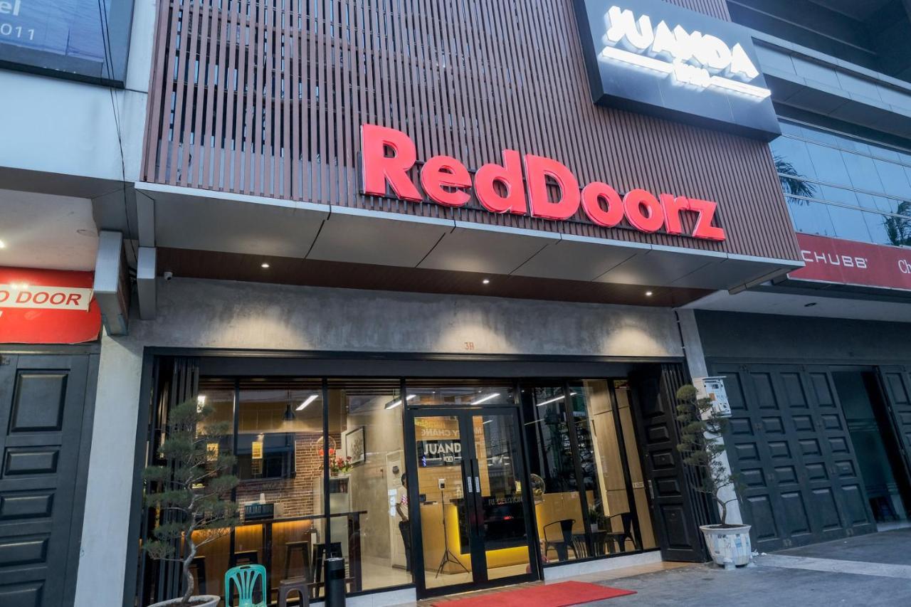 Reddoorz Plus @ Jalan Juanda Medan Kültér fotó