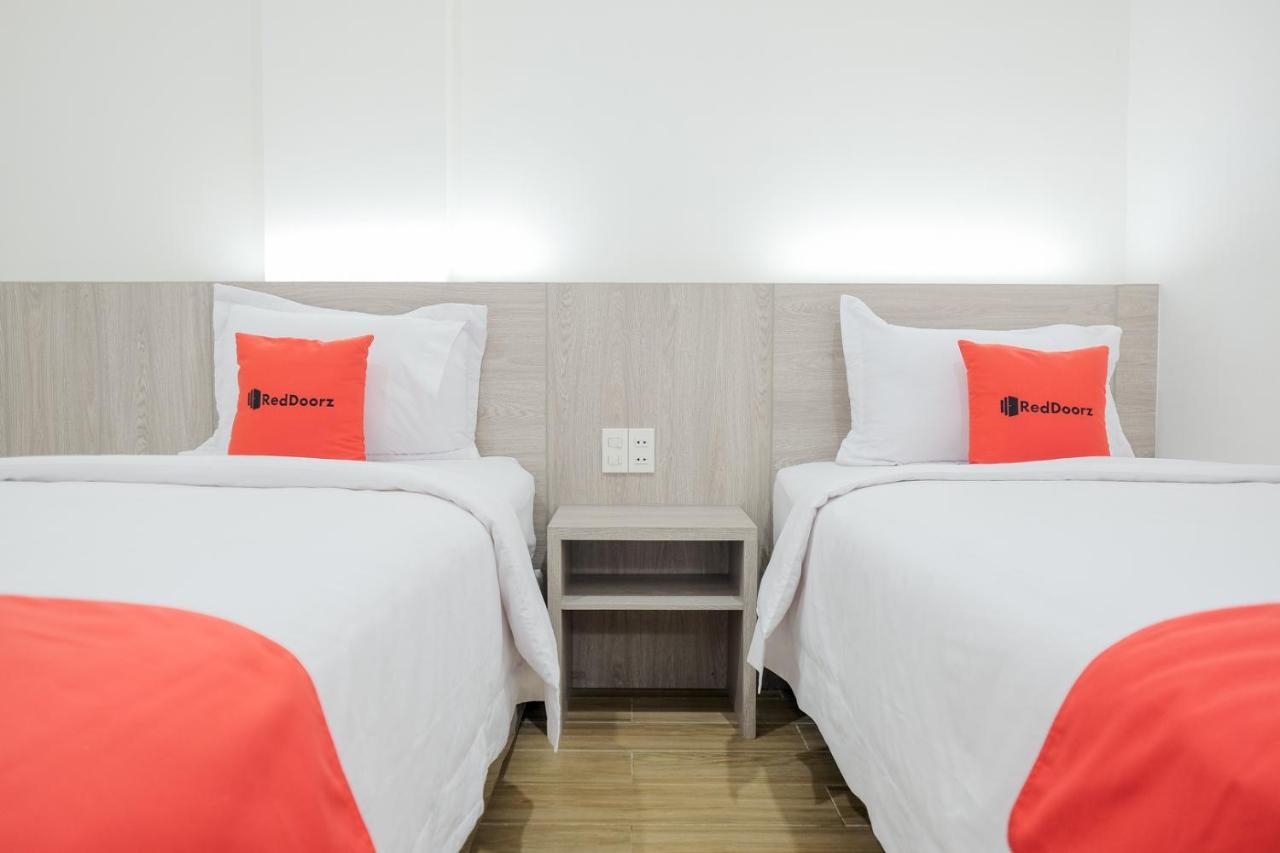 Reddoorz Plus @ Jalan Juanda Medan Kültér fotó