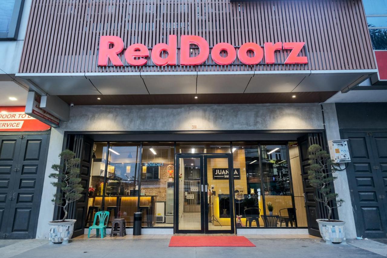 Reddoorz Plus @ Jalan Juanda Medan Kültér fotó