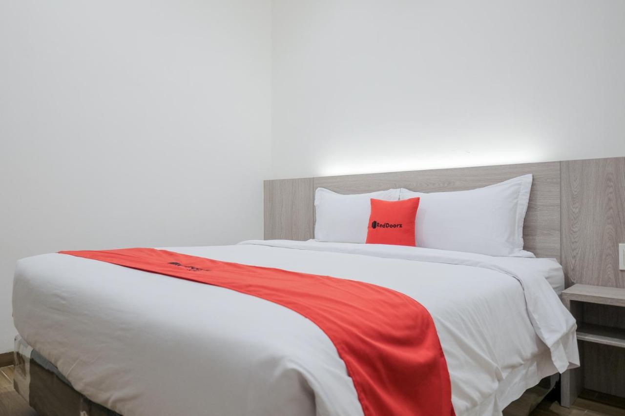 Reddoorz Plus @ Jalan Juanda Medan Kültér fotó