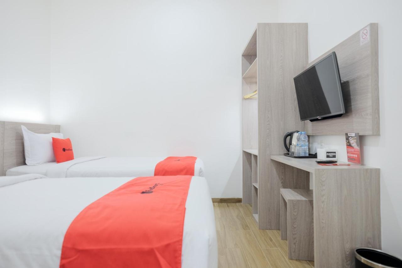 Reddoorz Plus @ Jalan Juanda Medan Kültér fotó