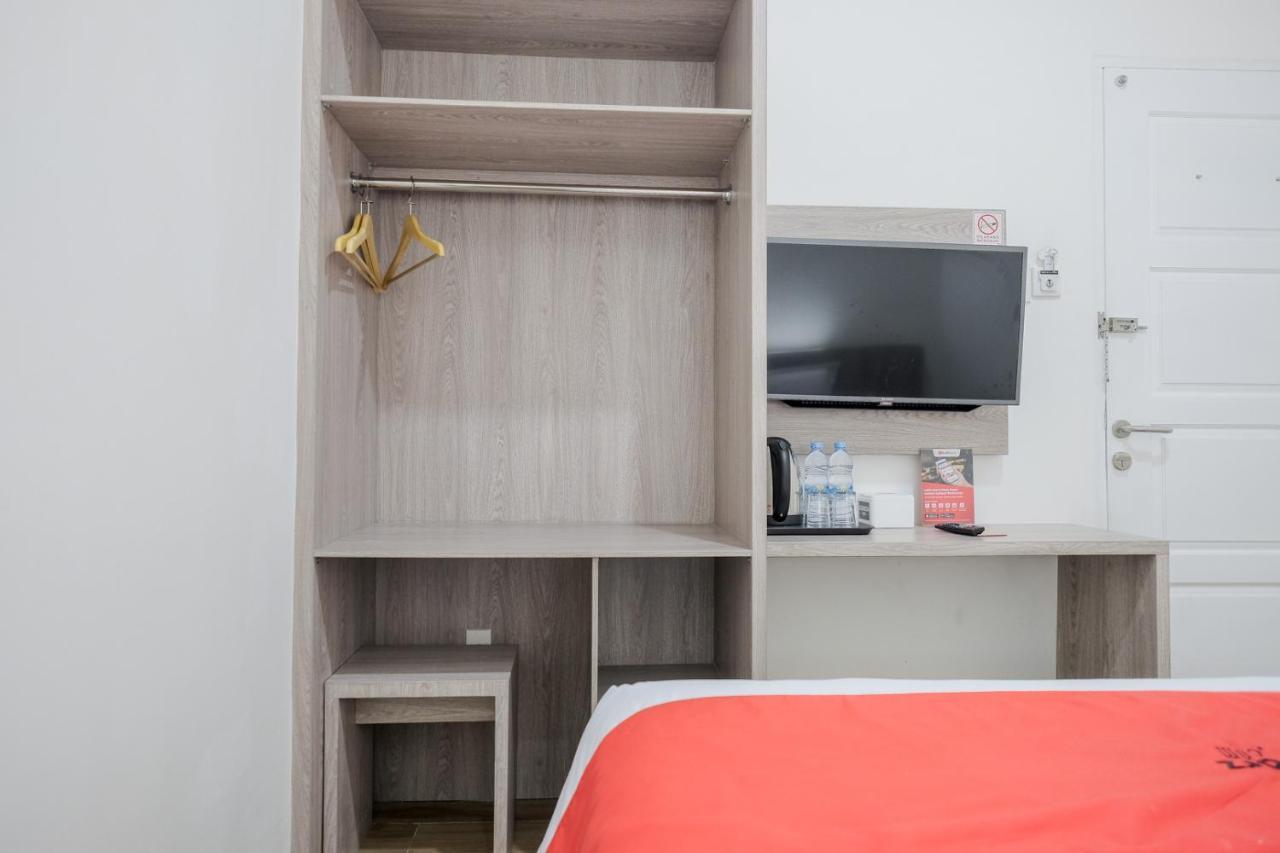 Reddoorz Plus @ Jalan Juanda Medan Kültér fotó