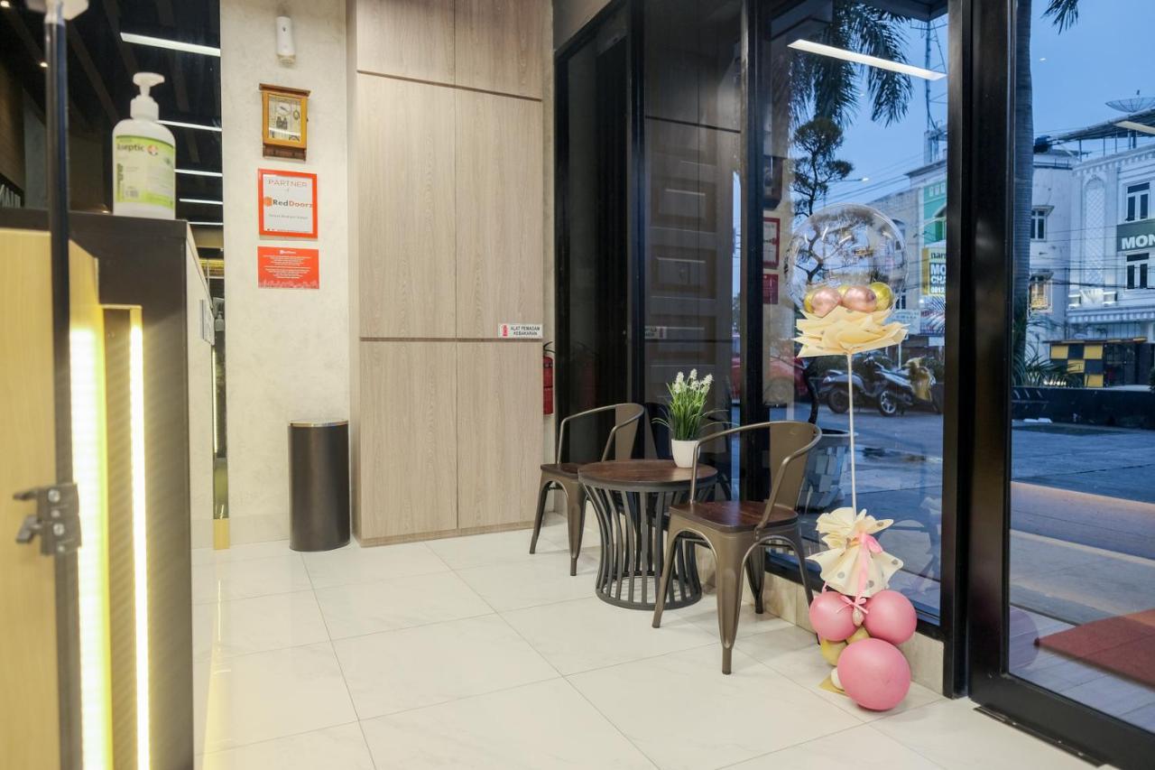 Reddoorz Plus @ Jalan Juanda Medan Kültér fotó